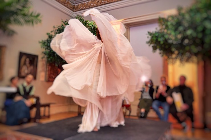 Lucia Schweigert Loie Fuller Dancer Royal Academy of Arts; photo: Justine Trickett