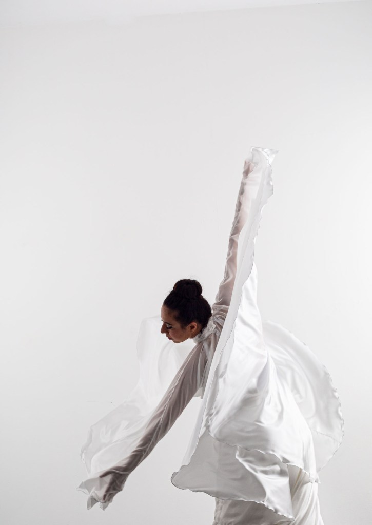 Lucia Schweigert Loie Fuller inspired dance performance Photo: Liz Gorman