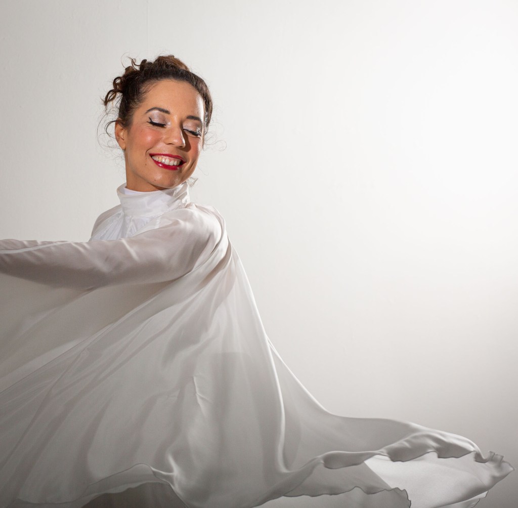 Lucia Schweigert Loie Fuller inspired dance performance Photo: Liz Gorman