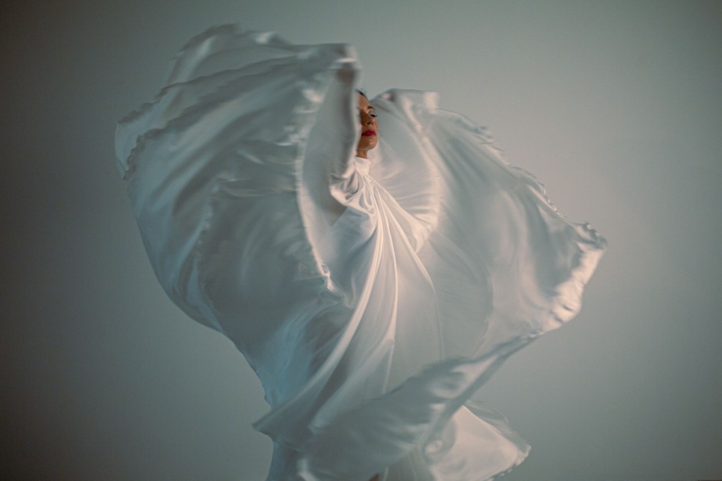 Lucia Schweigert Loie Fuller inspired dance performance Photo: Liz Gorman